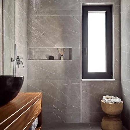 Veda Luxury With Infinity Pool, Jacuzzi And Outdoor Stone Bath فيلة